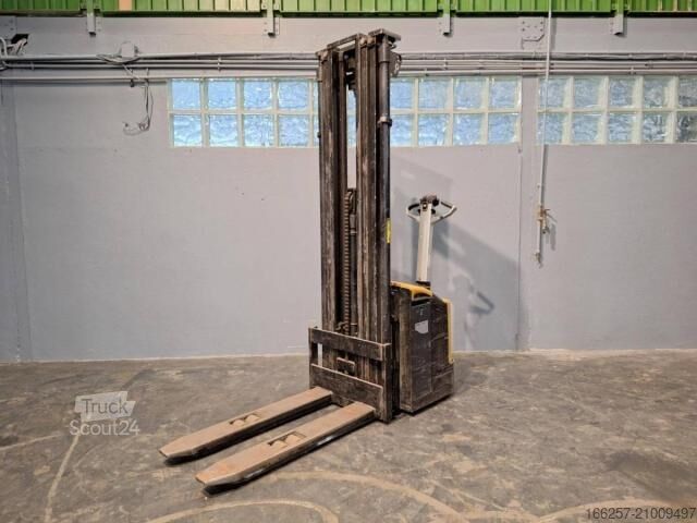 Handmatige stapelaar Caterpillar NSP16N