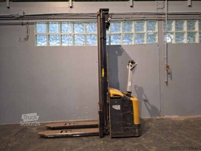 Handmatige stapelaar Caterpillar NSP16N