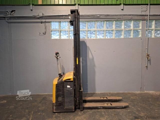 Handmatige stapelaar Caterpillar NSP16N