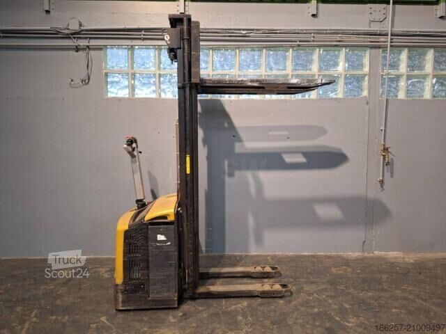 Handmatige stapelaar Caterpillar NSP16N