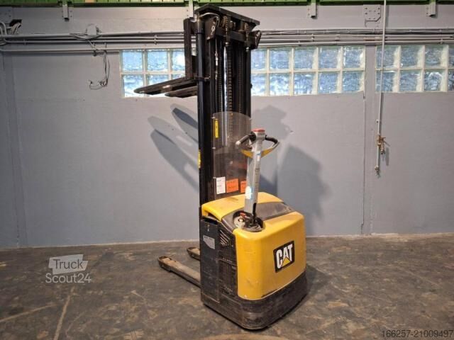 Handmatige stapelaar Caterpillar NSP16N
