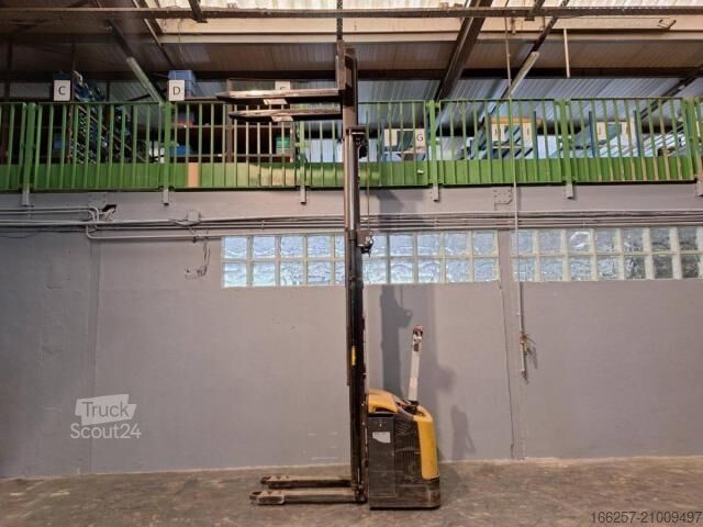 Handmatige stapelaar Caterpillar NSP16N