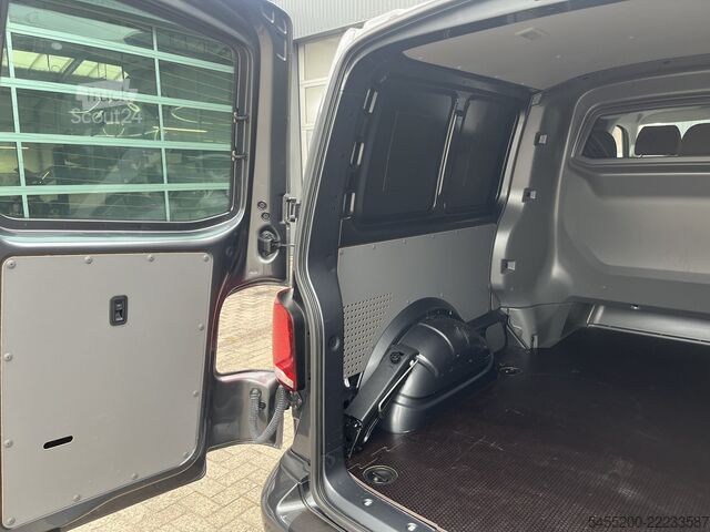 Station wagon con tetto alto Volkswagen Transporter 2.0 TDI L2H1 DC 150pk Airco Cruise ...