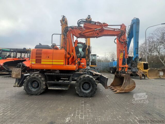 Pelle sur pneus Komatsu PW 148-8