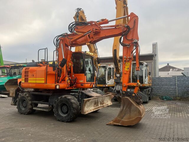 Pelle sur pneus Komatsu PW 148-8