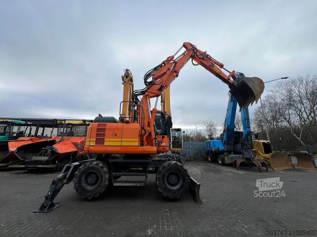 Pelle sur pneus Komatsu PW 148-8