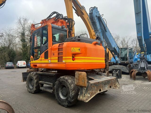 Pelle sur pneus Komatsu PW 148-8