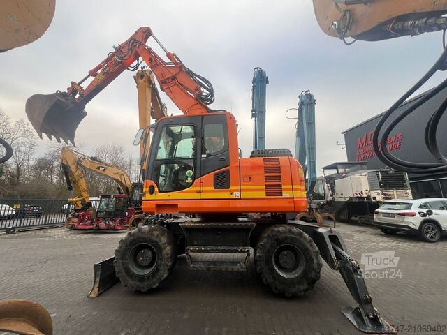 Pelle sur pneus Komatsu PW 148-8