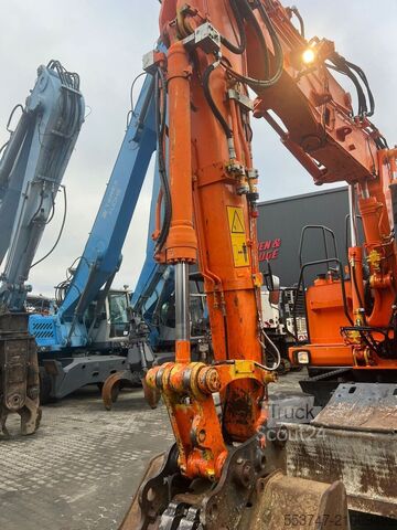 Pelle sur pneus Komatsu PW 148-8