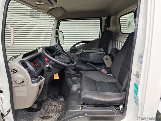 Lifting platform Nissan Cabstar 35.12 NT400 Multitel MJ201