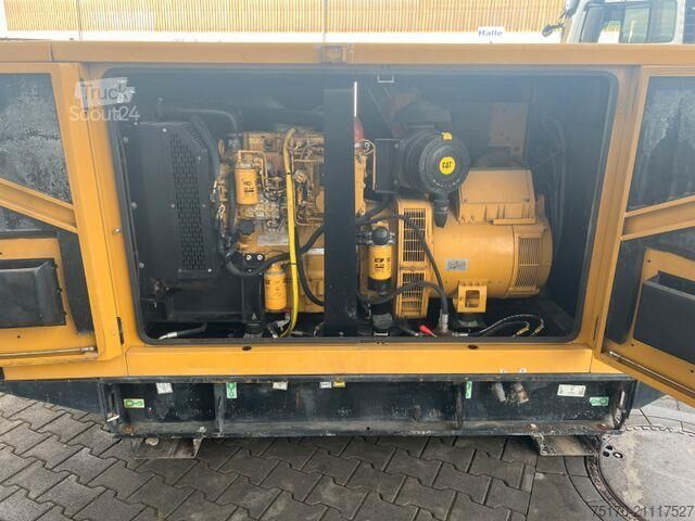 Inşaat makinesi CAT DE88E3 / Stromerzeuger / 80KVA / 2015 / 14.180h