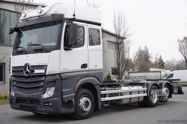 Vezetési oktatás / BDF Mercedes-Benz Actros 2540 6×2 / 90 tho. km! / 5-seater