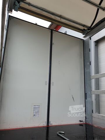 Причіп з бортовою платформою та тентом FLIEGL 3-Achs Gardine SDS 390 RoadRunner