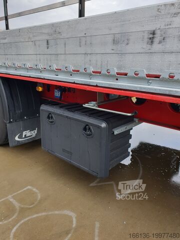 Причіп з бортовою платформою та тентом FLIEGL 3-Achs Gardine SDS 390 RoadRunner