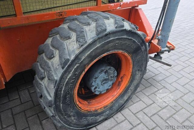 Nůžkový výtah Holland Lift G-300DL30/S Diesel, 4x4x4 Drive, 33.5m Working Hei