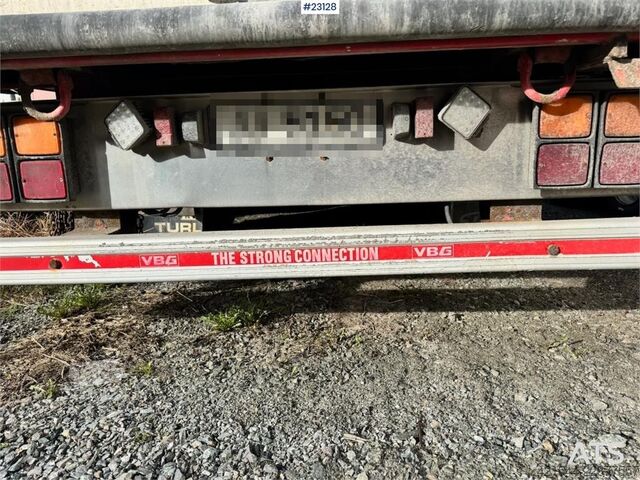  Ekeri box semi-trailer.