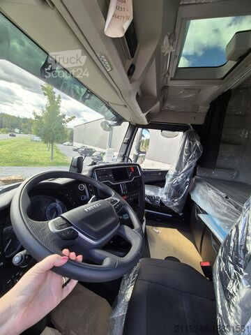 Ribaltabile scarrabile con Hiab Multilift Ultima Iveco X-WAY Fahrgestell AS280 X 53Y/PS ON
