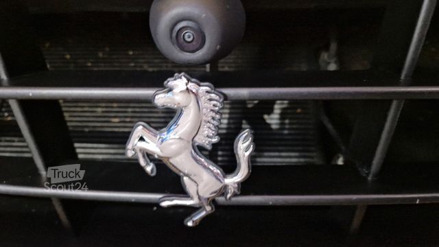 Van FERRARI Portofino