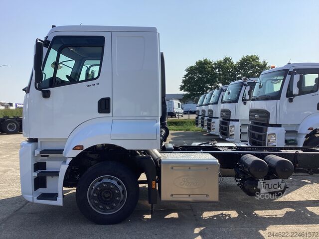 Camión con carrocería personalizada Ford Ford 4x2 Road 1833 Low Roof Sleeper Cab