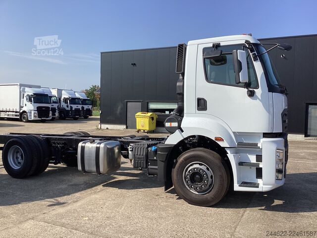 Ciężarówka z zabudową na zamówienie Ford Ford 4x2 Road 1833 Daycab
