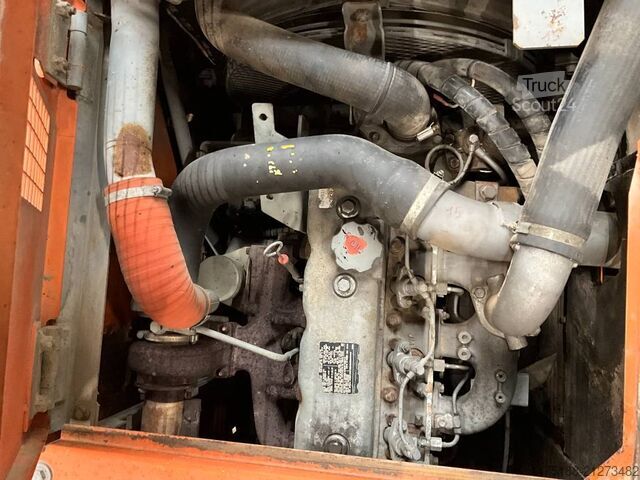 ķēžu ekskavators Hitachi ZX 135 US
