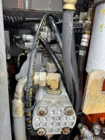 ķēžu ekskavators Hitachi ZX 135 US