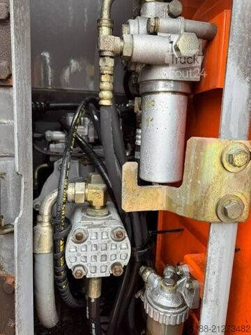 ķēžu ekskavators Hitachi ZX 135 US