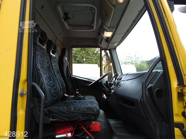Camião de caixa fechada IVECO ML 120 E 28 EuroCargo