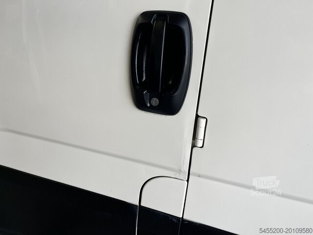 Platforma de încărcare Iveco Daily 35S11D 2.3 345 7 persoons 3500kg trekgewi...