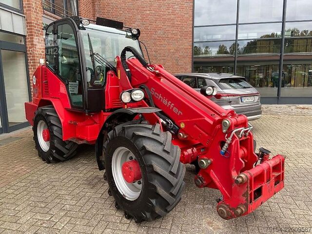 Kolový nakladač Schäffer 8610T