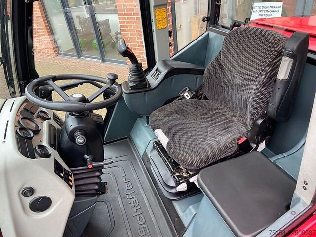 Kolový nakladač Schäffer 8610T