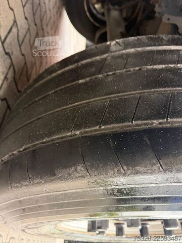 Nyitott ponyvás félpótkocsi SCHMITZ CARGOBULL SCS 24/L - 13.62, XL, Daimler, Getränke