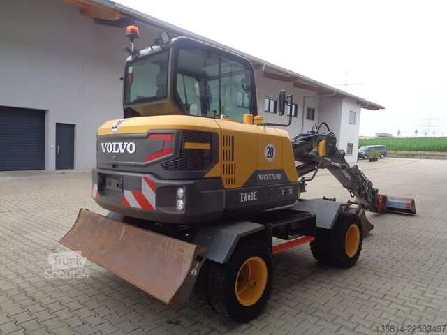 Ratinis ekskavatorius VOLVO EW60E Powertilt HS03 + Löffelpaket Klima
