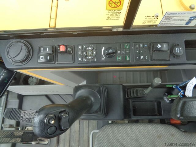 Ratinis ekskavatorius VOLVO EW60E Powertilt HS03 + Löffelpaket Klima