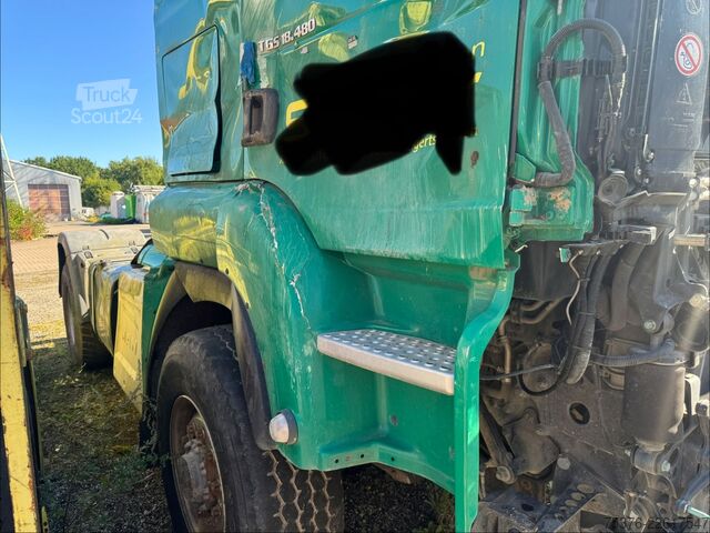 Standard dragbil MAN TGS 18.480 Hydrodrive 4x4 beschädigt