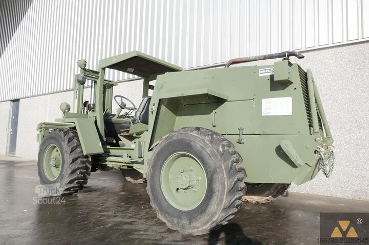 Grubi teren viljuškar Case M4K Ex-army