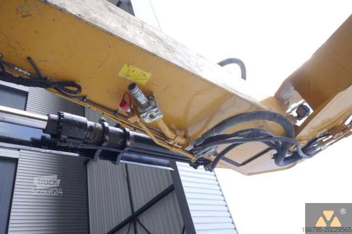Gosenični bager Caterpillar 325F LCR