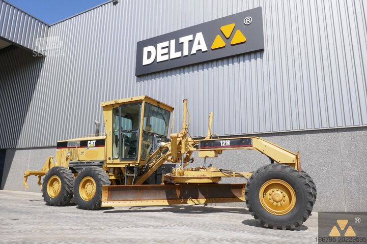 Grader Caterpillar 12H