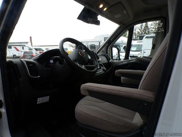 Autorulotă semi-integrată BÜRSTNER Lyseo TD 690 G Harmony Line, Backofen, Navi