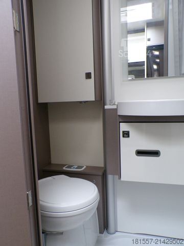 Autorulotă semi-integrată BÜRSTNER Lyseo TD 690 G Harmony Line, Backofen, Navi