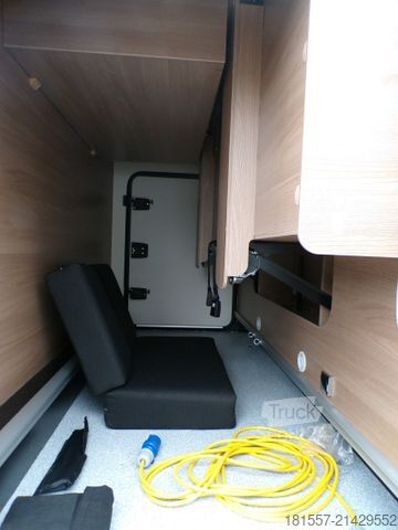 Autorulotă semi-integrată BÜRSTNER Lyseo TD 644 G Tageszulassung / Winterpaket, Bac