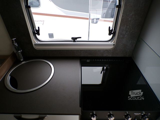 Autorulotă semi-integrată BÜRSTNER Lyseo TD 644 G Tageszulassung / Winterpaket, Bac