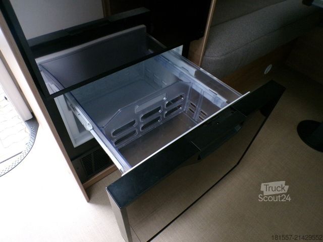 Autorulotă semi-integrată BÜRSTNER Lyseo TD 644 G Tageszulassung / Winterpaket, Bac