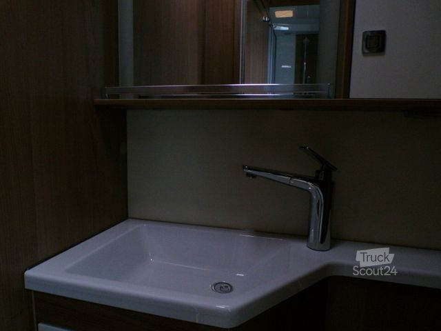 Autorulotă semi-integrată BÜRSTNER Lyseo TD 644 G Tageszulassung / Winterpaket, Bac