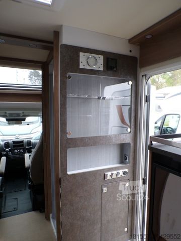 Autorulotă semi-integrată BÜRSTNER Lyseo TD 644 G Tageszulassung / Winterpaket, Bac