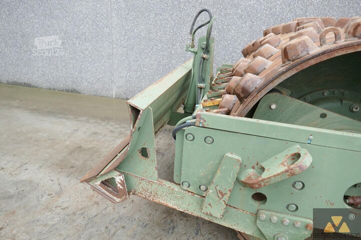 Walzenzug Caterpillar CS563D Ex-army