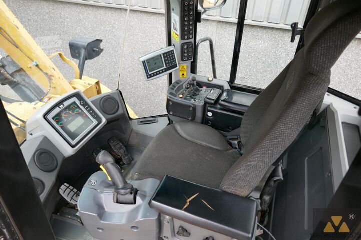 колёсный погрузчик Caterpillar 966K