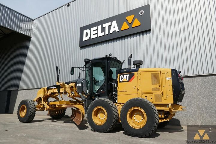 Грейдер Caterpillar 12M3