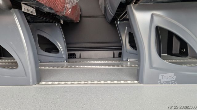 Minibusz MERCEDES-BENZ Sprinter Lord Light 22 Sitzer 3 x Lagerfahrzeug