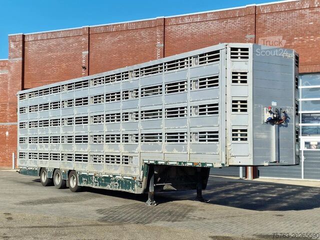 Transport av nötkreatur Pezzaioli 5 deck livestock trailer - Water & Ventilation ...